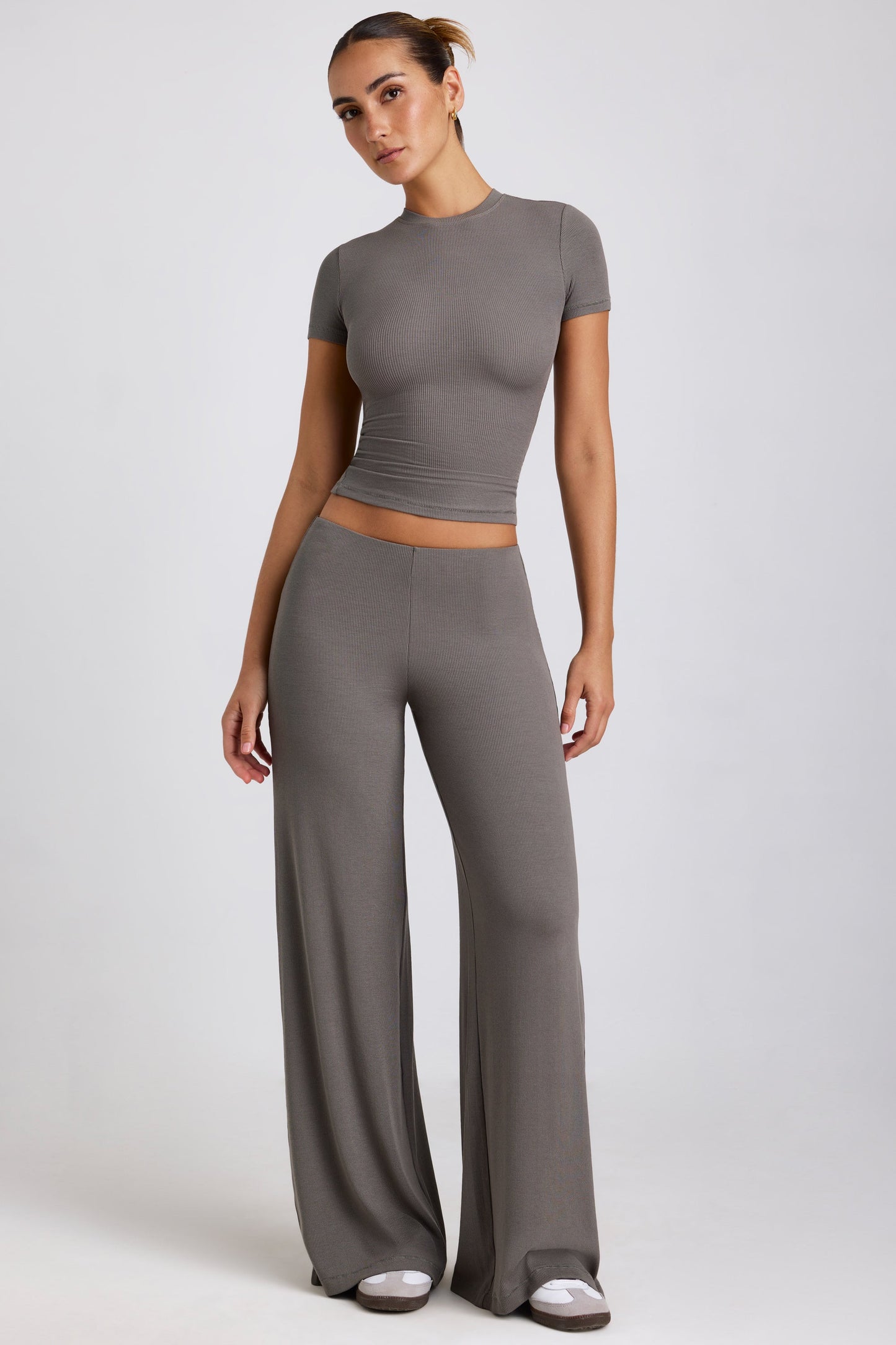 Mid Rise Wide Leg Trouser in Grey