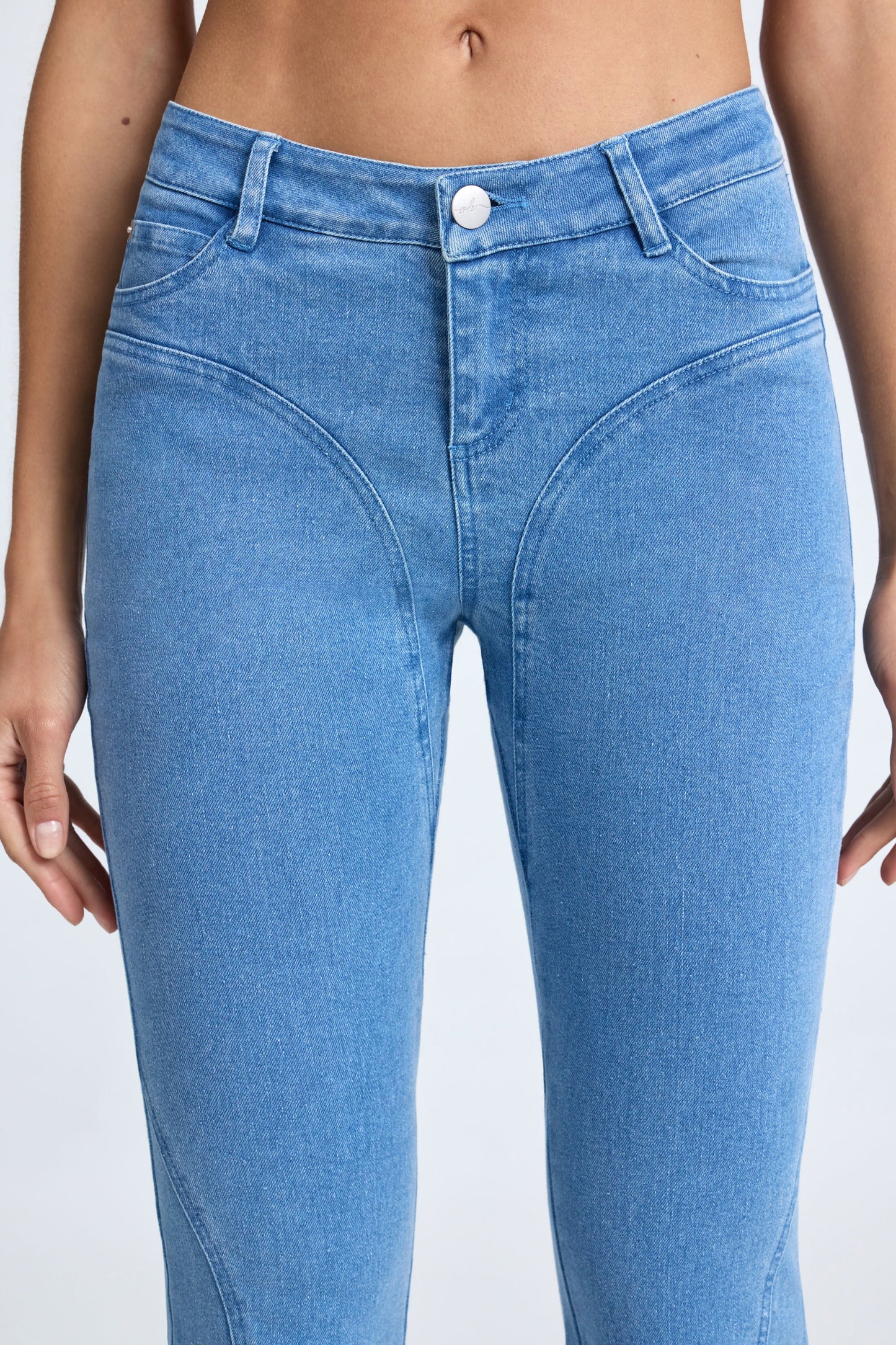 Mid-Rise Flared Jeans in Mid Blue Stonewash