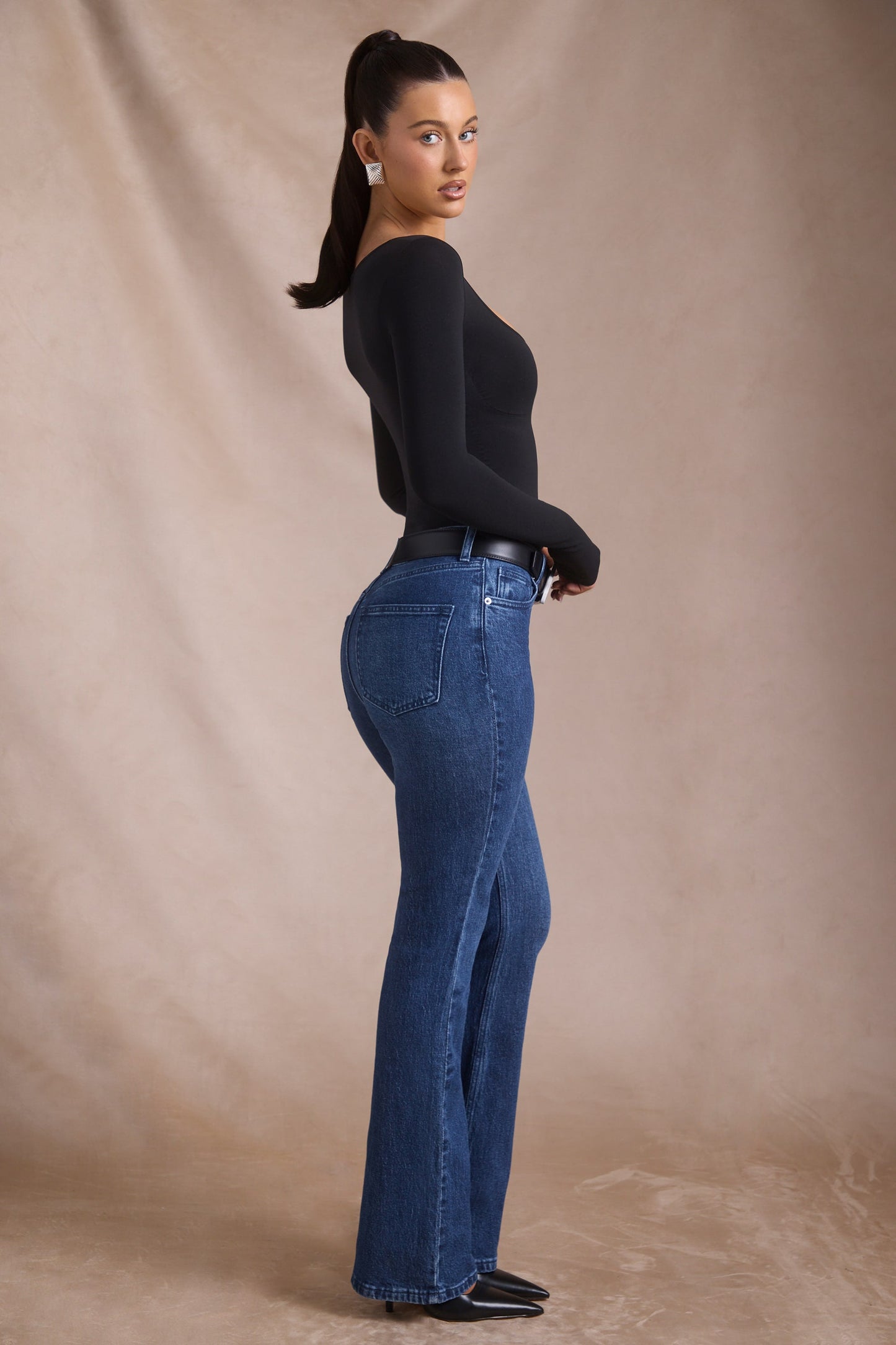 High-Rise Flared Jeans in Indigo Wash