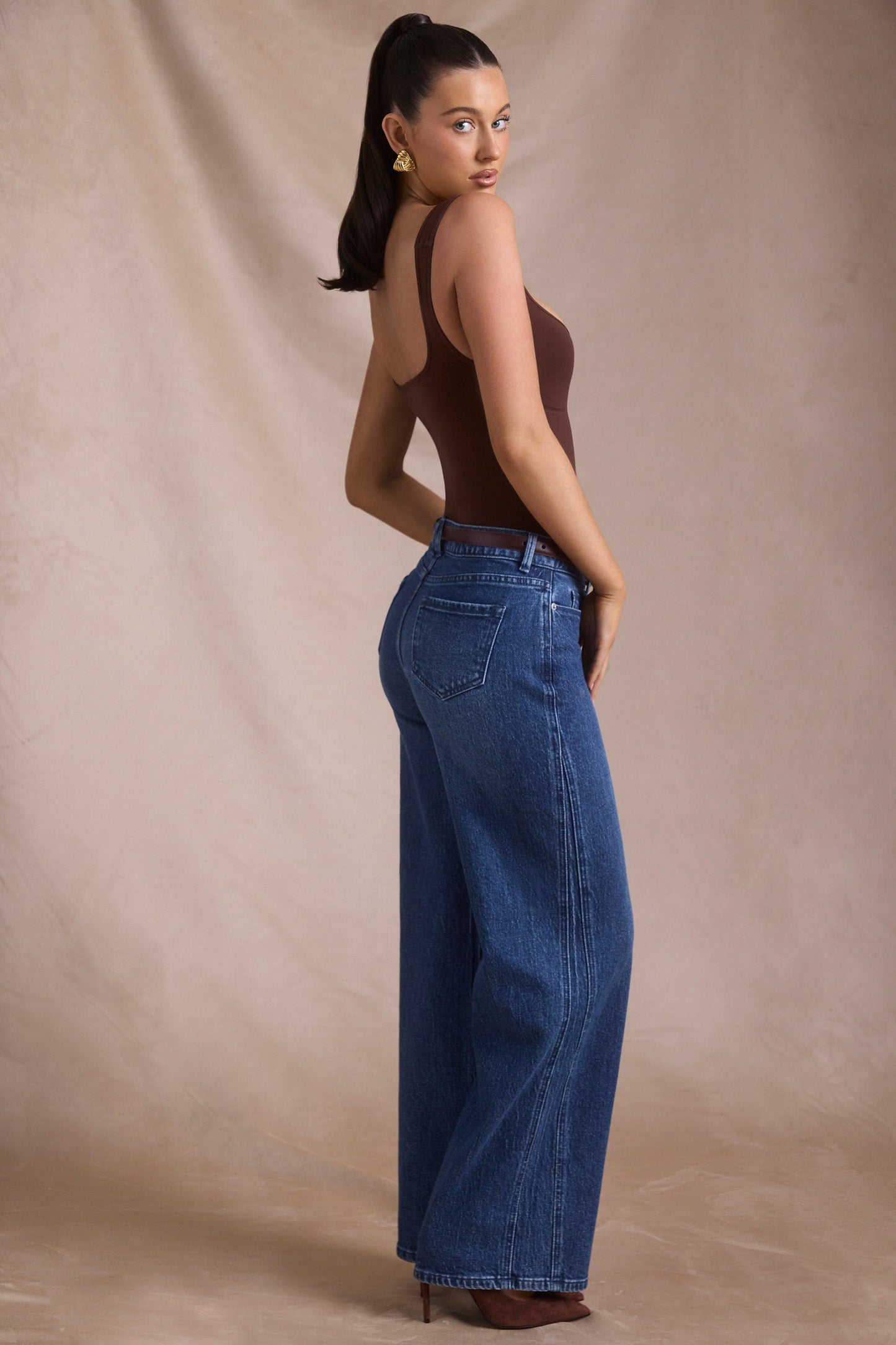 Low-Rise Wide-Leg Jeans in Indigo Wash